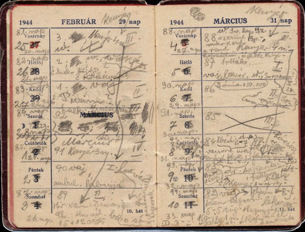 Der Taschenkalender, den József Lukács als Tagebuch verwendete. Aufgeschlagen ist die Seite mit seinem Eintrag vom 10. März 1945 (Stiftung niedersächsische Gedenkstätten/Gedenkstätte Bergen-Belsen, Privatbesitz Susanna Christensen)