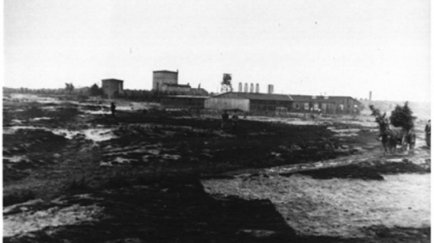 Das Lager Versen im Emsland, 1944/45 ein Außenlager des Konzentrationslagers Neuengamme. Das Foto entstand nach Kriegsende im Sommer 1945. (Foto: Sigurd Møller)
