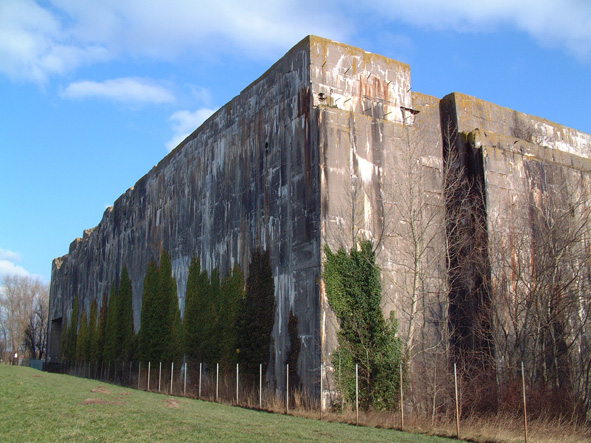 Die Ruine des U-Boot-Bunkers „Valentin“ bei Bremen-Farge, 2013. (Landesamt für Denkmalpflege Bremen)